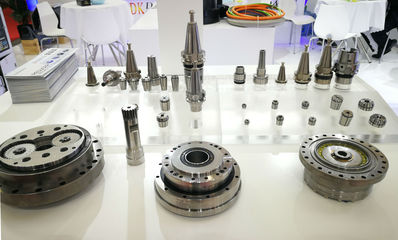 昊志机电亮相CCMT2018 开展首日摘获春燕奖